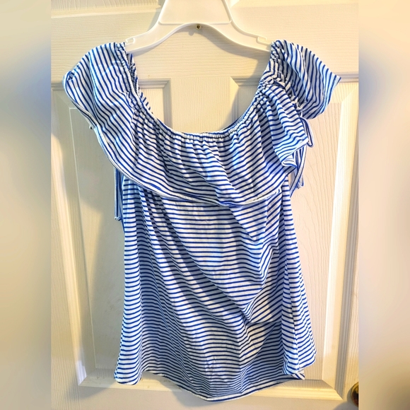 Eden & Olivia Tops - eden and olivia tops Size Medium. Adorable Tie Detail. Striped